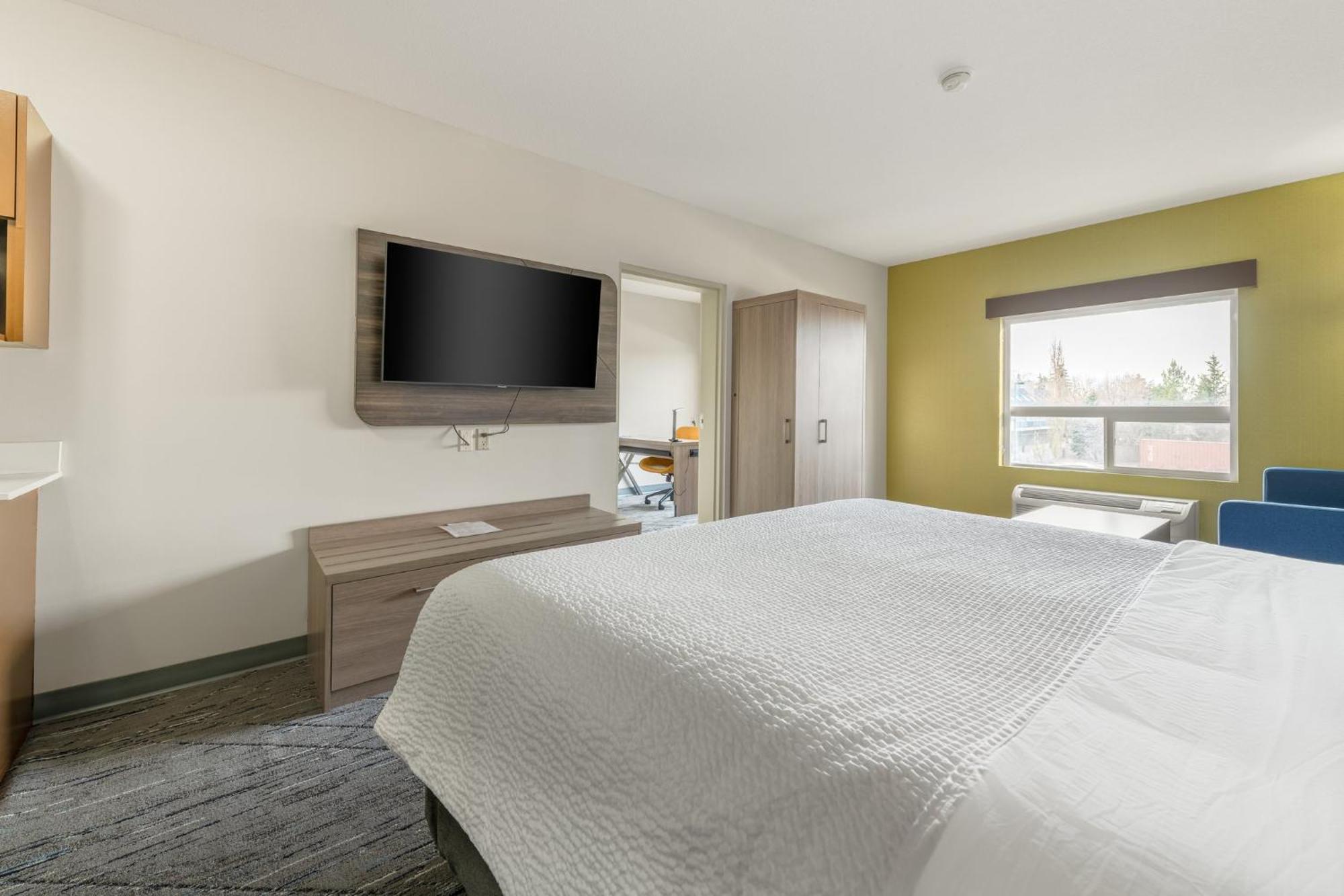 Holiday Inn Express Hotel & Suites-Edmonton South, An Ihg Hotel Bagian luar foto